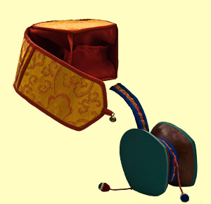 Chö-/Damaru-Trommel, grün mit gelbem Etui