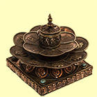 Räucherstäbchenhalter und Räuchergefäß